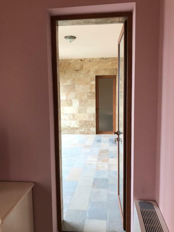 יירבאן A Royal Luxury Villa In Center With Two Swimming Pools, Sauna And Jacuzzi. מראה חיצוני תמונה